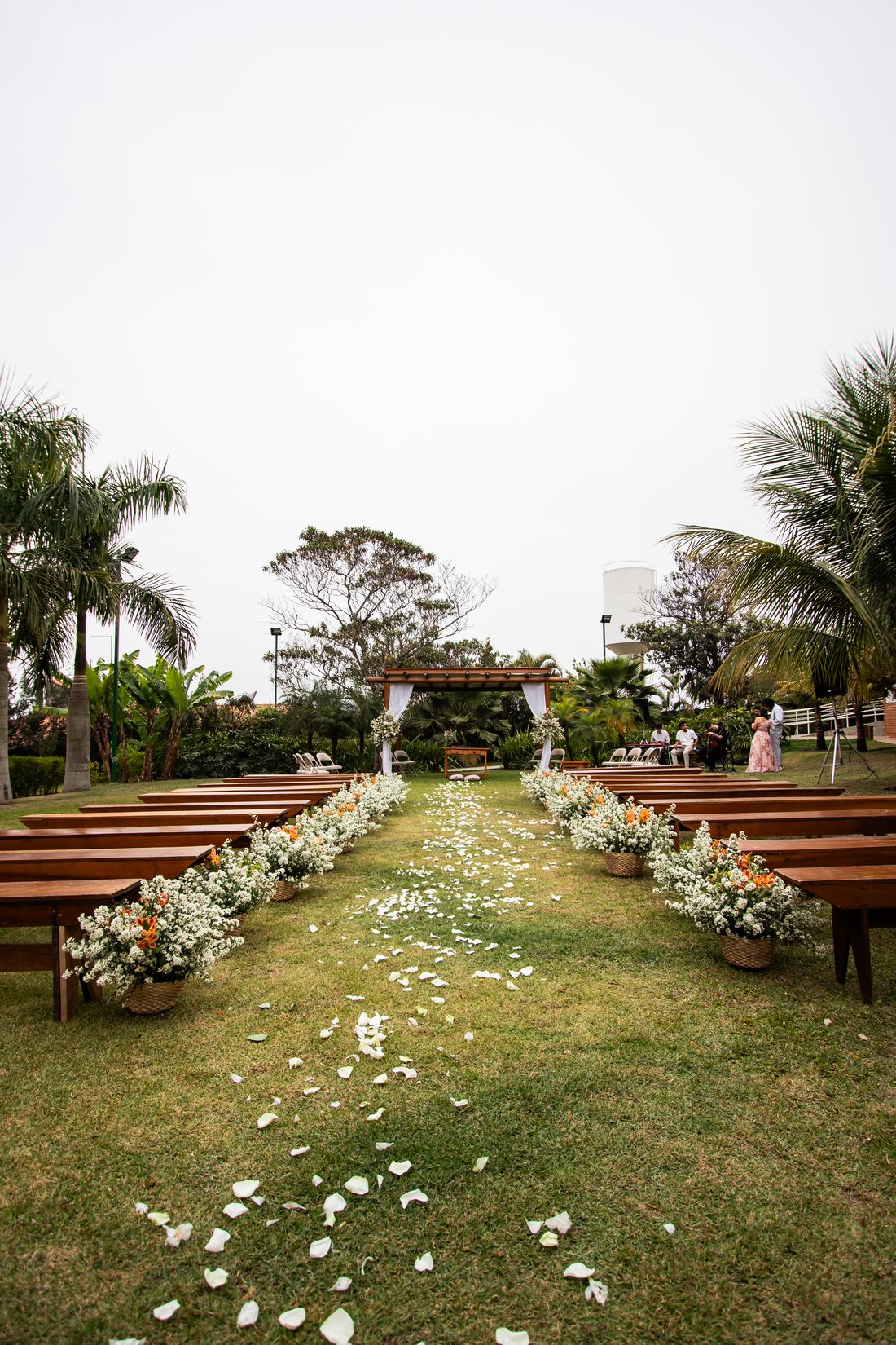 Altar montado no Jardim das Cerejeiras